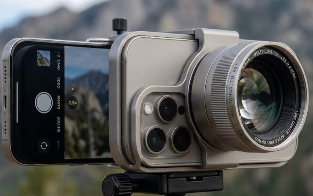 Teleconverter kit mounted on the iPhone Pro Series